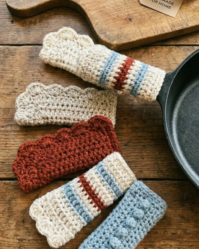 Crochet cast iron skillet cover pattern for easy and quick kitchen project